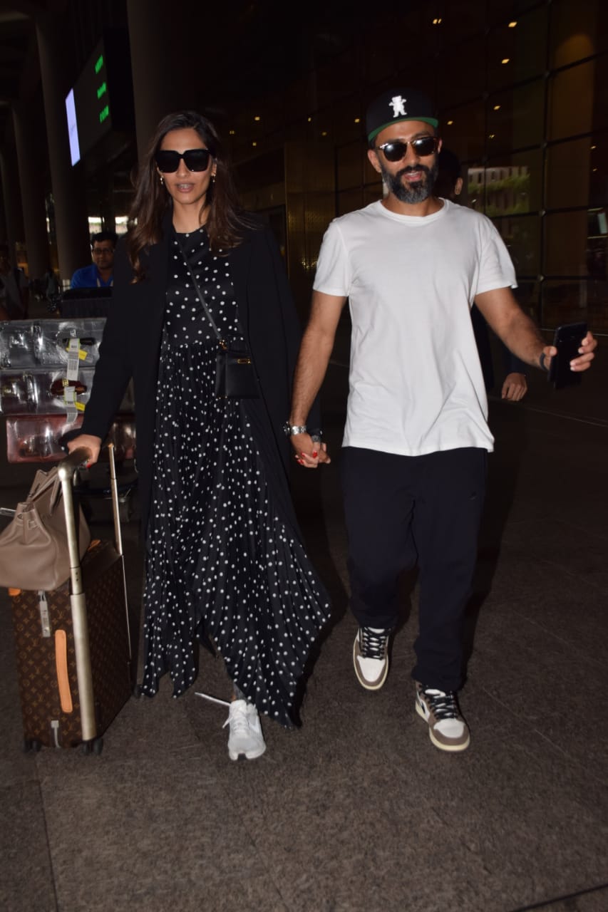 Sonam Kapoor and Anand Ahuja arrive hand-in-hand from London vacation ...