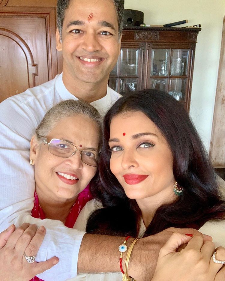 Aishwarya Rai Bachchan shares photos of Rakhi celebration with Navya, Agastya and Aaradhya Bachchan