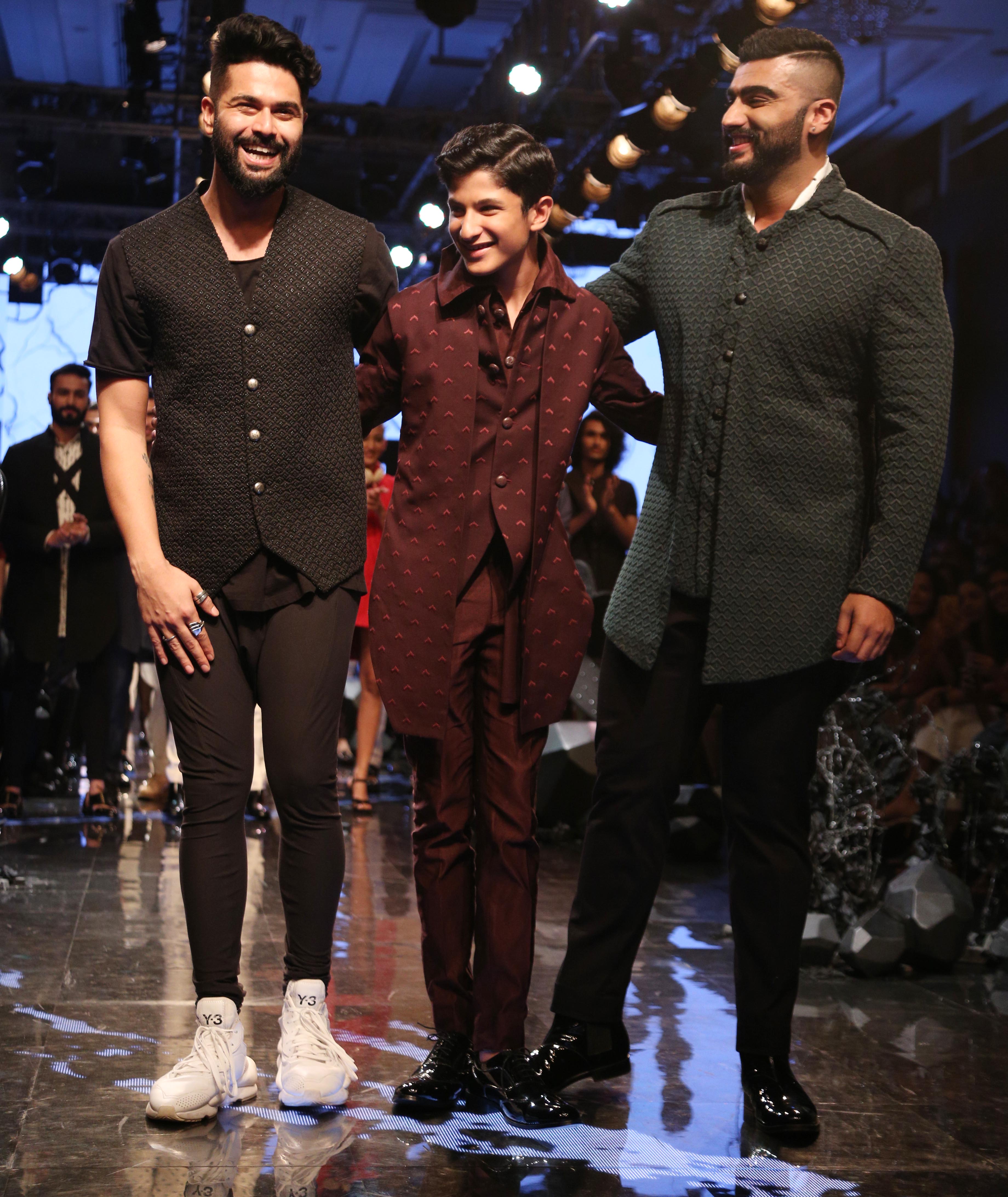 Arjun Kapoor Looks Dapper On The Ramp With Cousin Jahaan Kapoor At Lakme Fashion Week 2019 Indiatoday Her age is 21 years as of 2020.