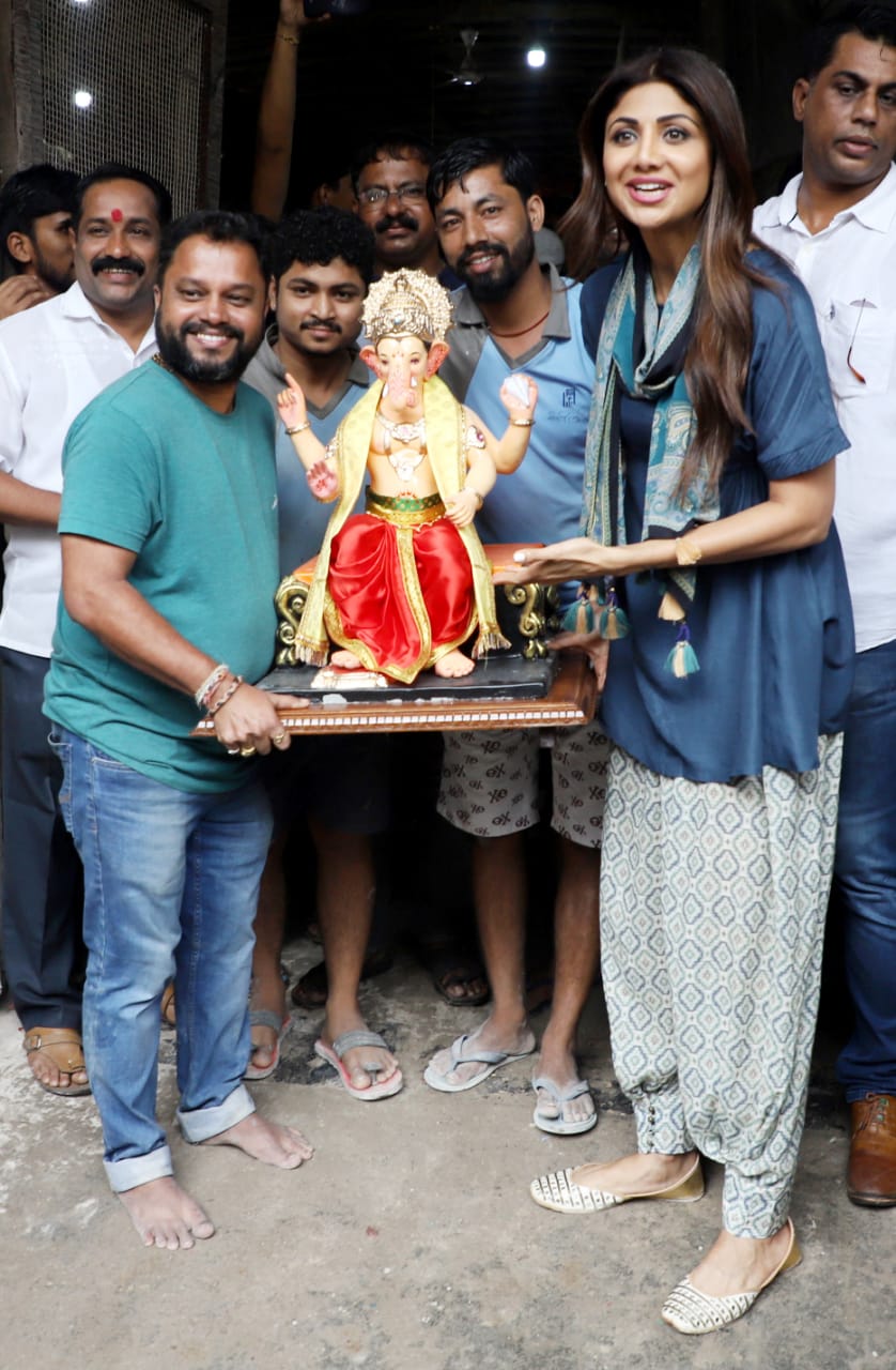 Shilpa Shetty Kundra takes Bappa home on Ganesh Chaturthi 2019. See pics 