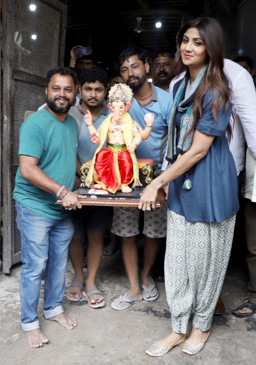 Shilpa Shetty Kundra takes Bappa home on Ganesh Chaturthi 2019. See pics 