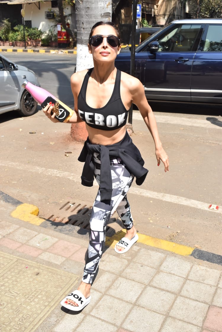 Malaika Arora in printed sports bra and yoga pants gives gym look