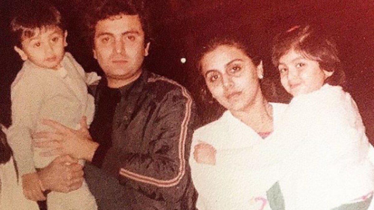 Rishi Kapoor with wife Neetu and kids Riddhima and Ranbir Kapoor.