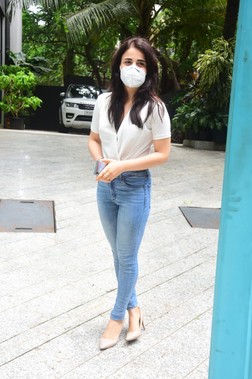 Radhika Madan adds a chic touch to casual jeans and top with heels ...