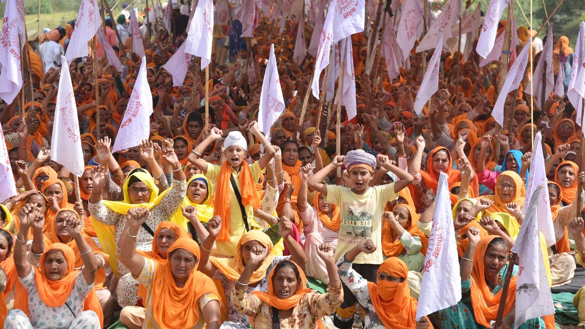 'Rail Roko' in Amritsar village: Hundreds protest against farm bills | In pics