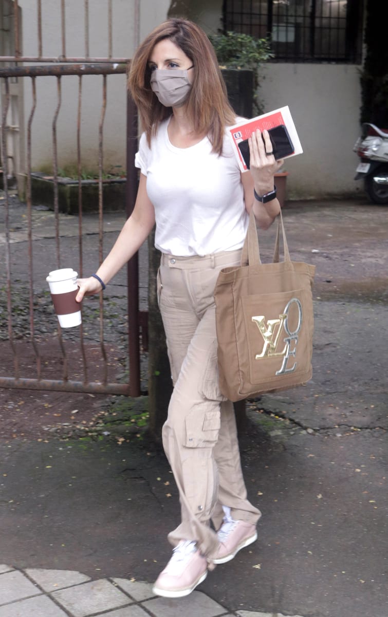 Sussanne Khan just flaunted a tote bag and we tell you why it's