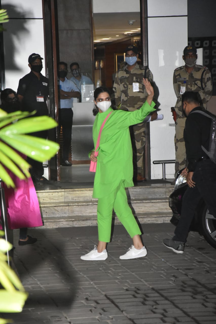 Ranveer Singh & Deepika Padukone Make A Snazzy Appearance In  Colour-Coordinated Ensembles