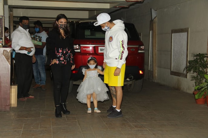 taimur ali khan birthday dress Awww taimoor birthday party