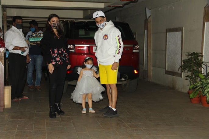taimur ali khan birthday dress Taimur Ali Khan birthday photos