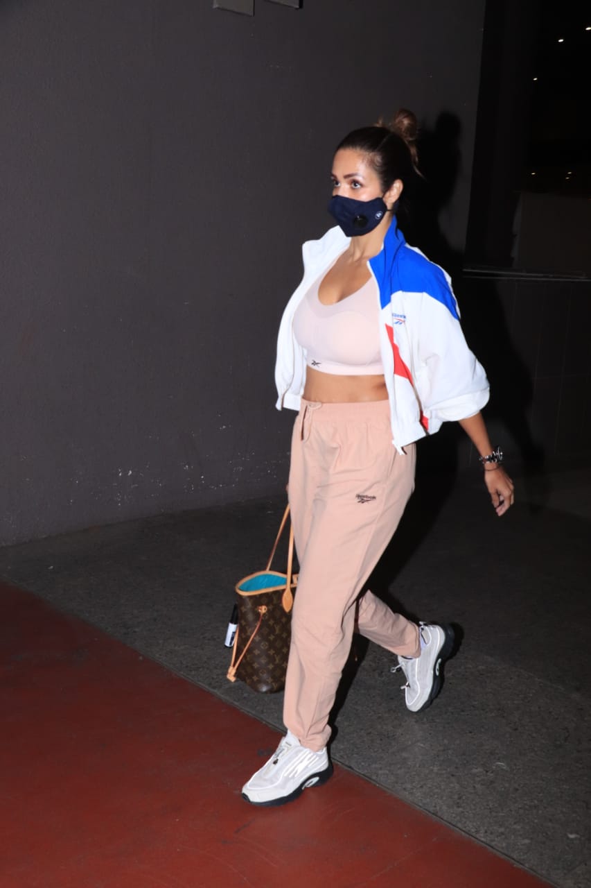 Malaika Arora in sports bra and joggers mixes gym fashion with