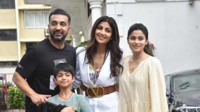 Shilpa Shetty cuts birthday cake with family and paparazzi ...