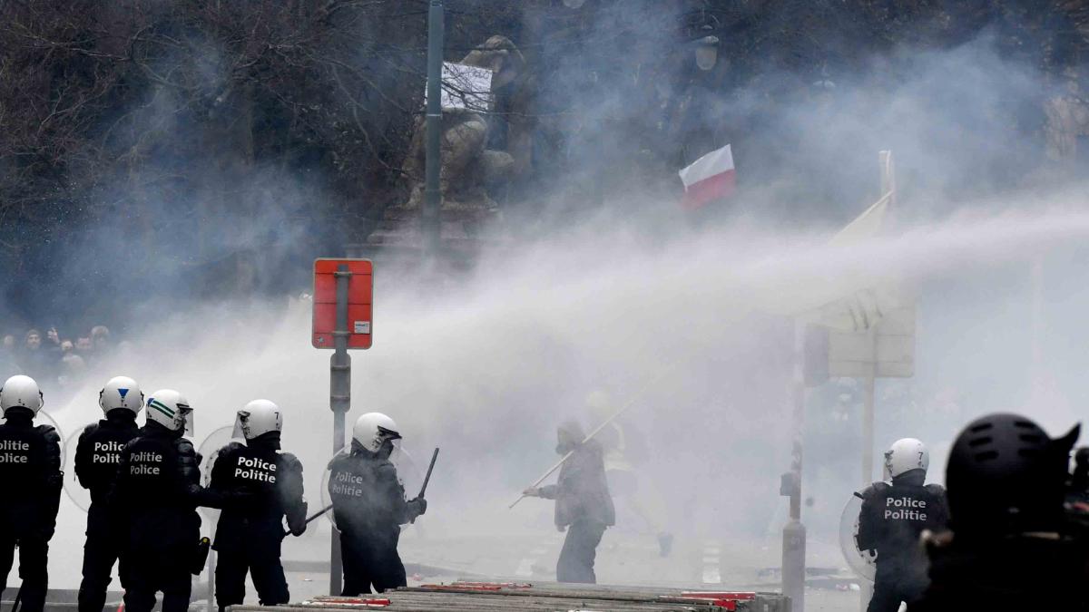 Belgian Police fire tear gas, water canon as protests against COVID measures turn violent