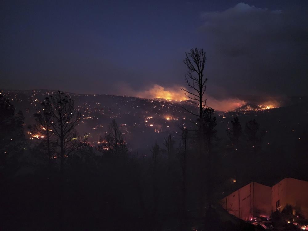 Thousands flee homes as largest US wildfire rages on in New Mexico | Pics Thousands flee homes as largest US wildfire rages on in New Mexico | Pics
