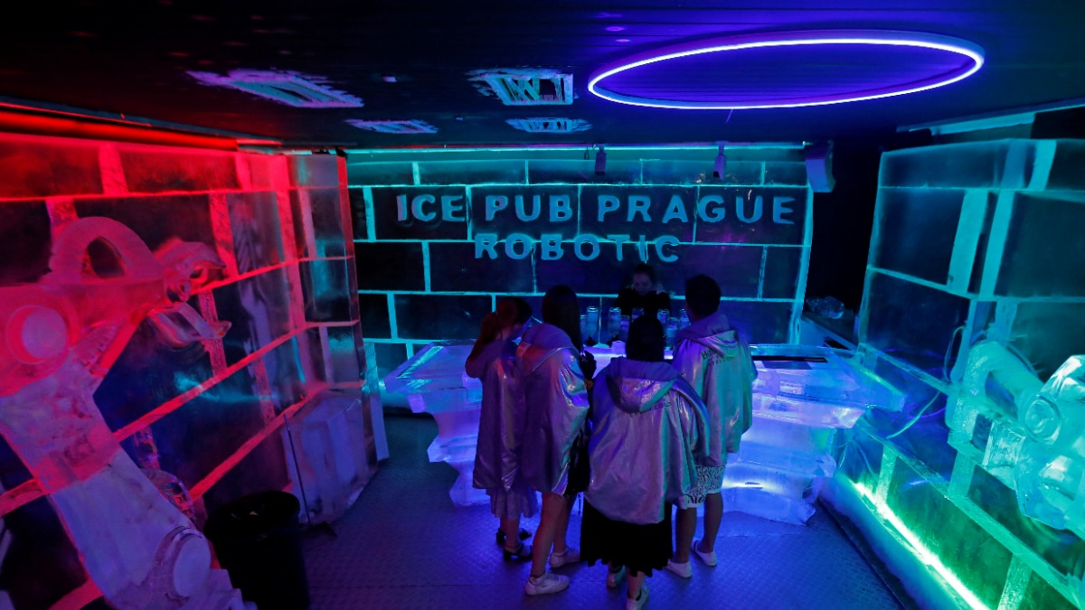 Restocafe. Bars give. Big lake bar улан-удэ. Стул из ресторана чикаго. Черногорск кафе laze.