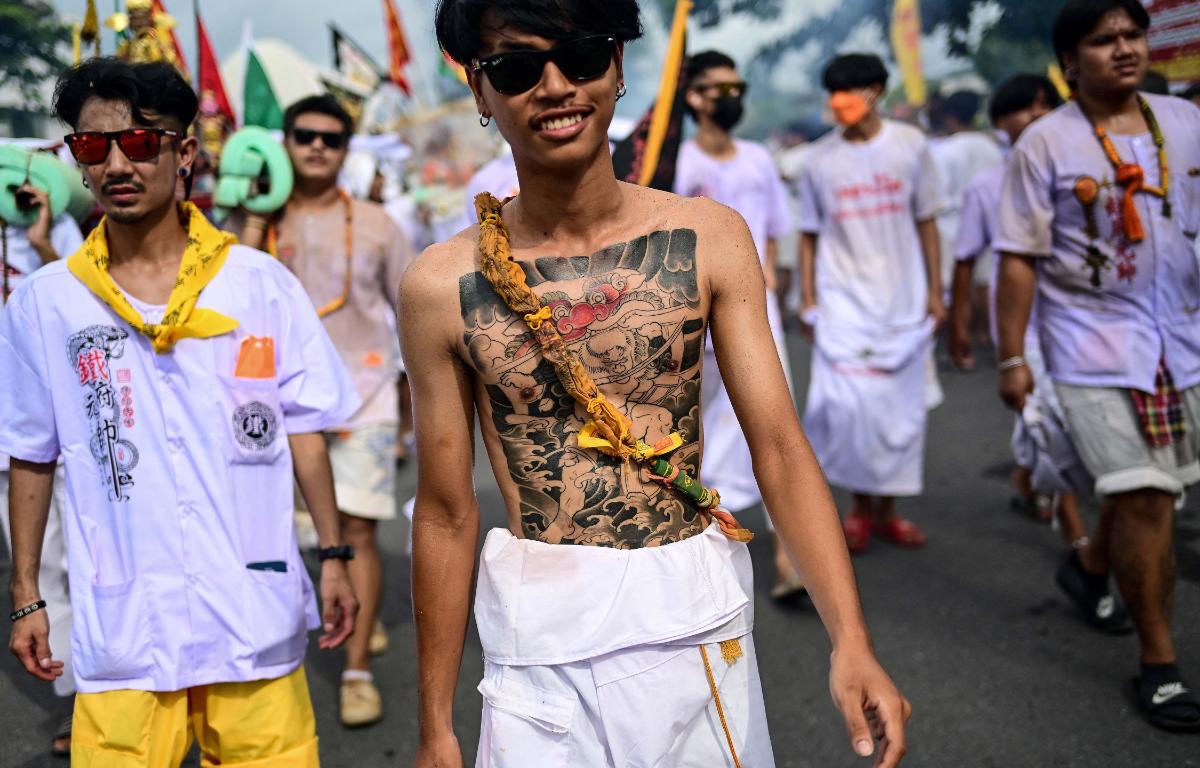 Vegetarian festival of extreme piercing begins in Thailand| Pics  