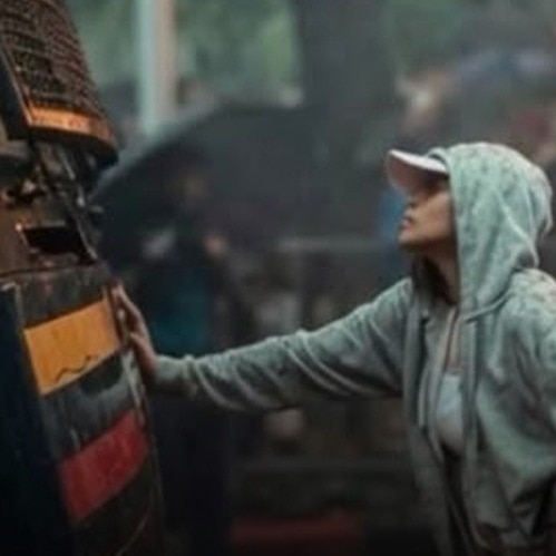 Mumbai van woman