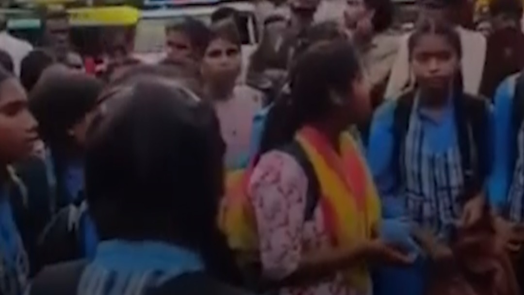 Schoolgirls take to streets over bus fare hike In Sironj