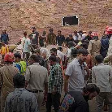 delhi buildings collapse
