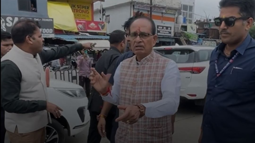Shivraj Singh Chouhan stops convoy to help road accident victim in MP