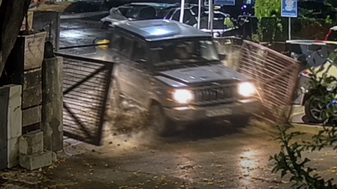 Drunk SUV driver rams society gate, critically injures dog