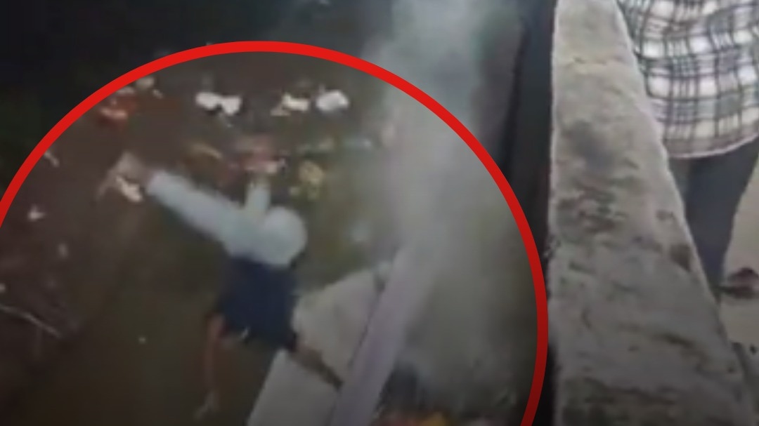 Man falls off bridge during Ganesh visarjan