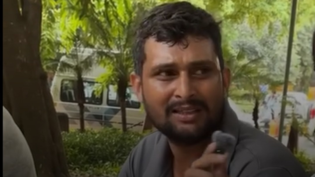 Driver of detention bus gets detained at Jantar Mantar