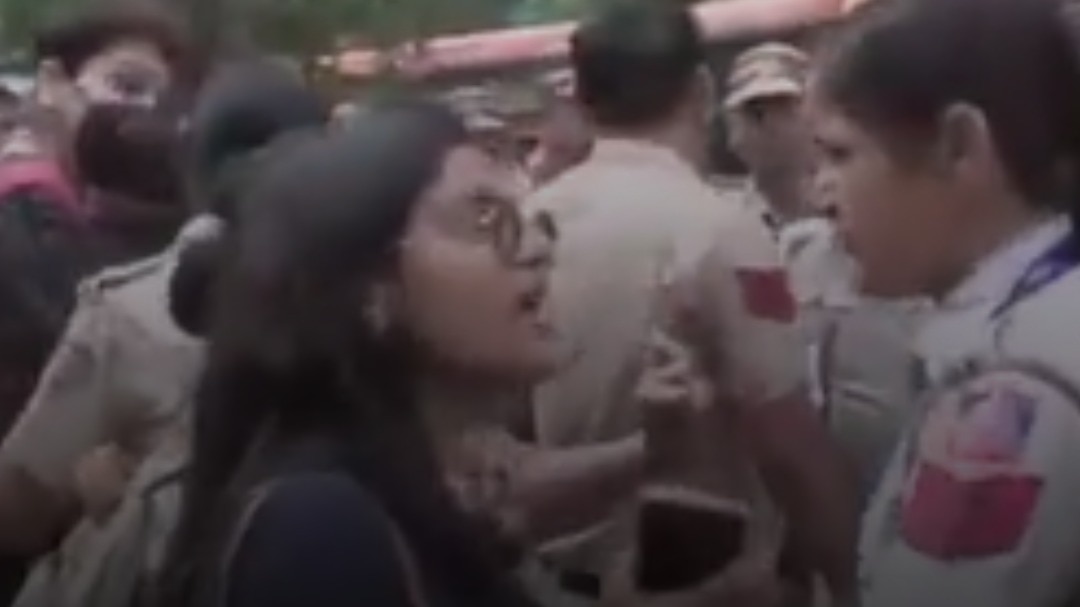 Delhi Police detain protesters before CJP protest begins