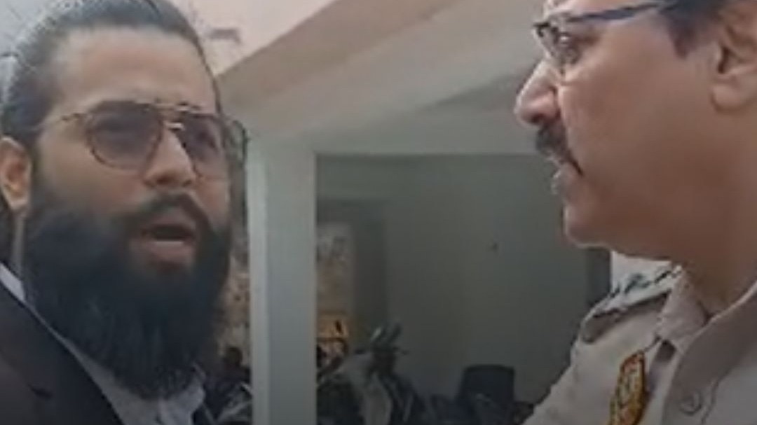 Lawyers vs. police at Delhi Police station