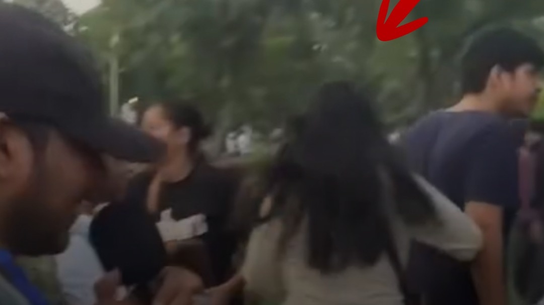 This protester ran away with keys of bus carrying detainees