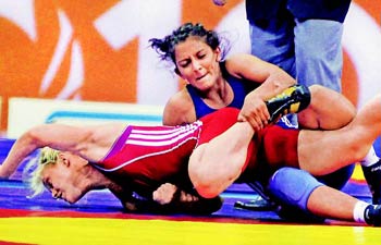 Geeta clinches gold to qualify for Olympics