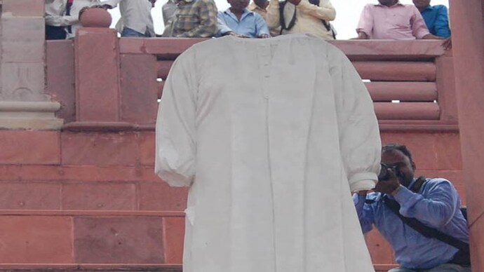 The broken marble statue of Mayawati