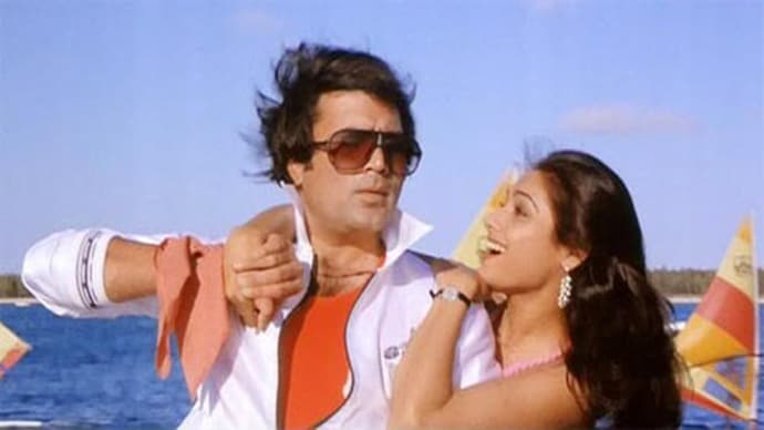 રાજેશ ખન્ના અને ટીના મુનીમ.