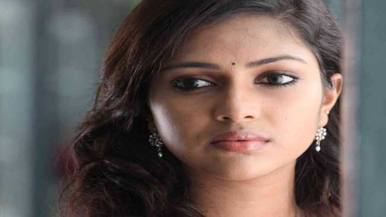 Amala Paul Sizzles In Run Baby Run Movies News