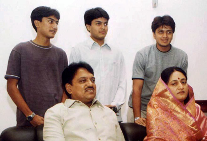 Vilasrao Deshmukh with his family