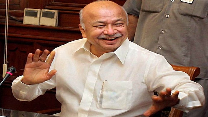 Shinde greeted with blasts after TV talk on tackling terror - India Today