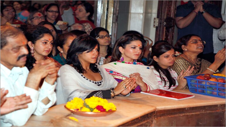 Sunny Leone goes demure for a temple date - Movies News