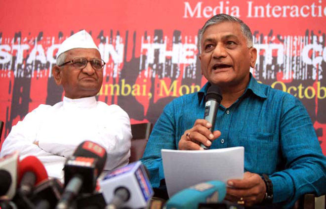 Miffed with his Modi association, Anna now patches things up with Gen VK Singh