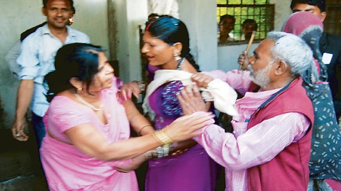 Sacked Gulabi gang founder Sampat Pal involved in street fight