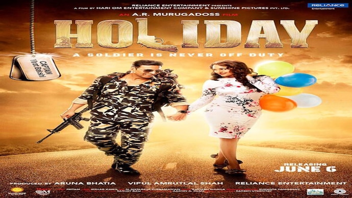 First look: Holiday brings Akshay-Sonakshi back, Sona's 'toned figure' catches attention