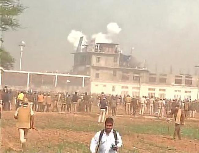 Deadline over, crackdown begins at Rampal's Hisar ashram