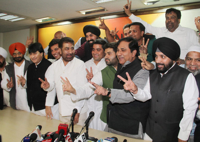 Shoaib Iqbal joins Congress ahead of Delhi polls