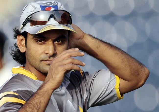 Pakistan's Mohammad Hafeez suspended from bowling in international cricket