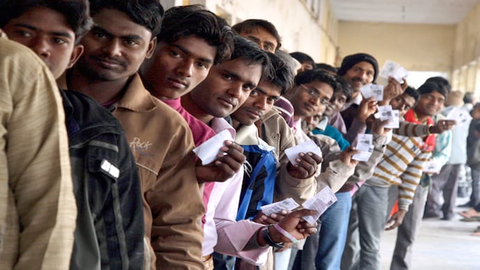 Young voters equally divided between BJP and AAP - India Today