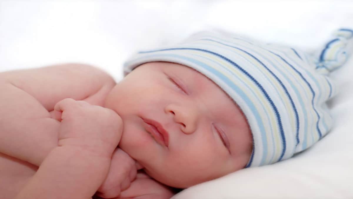 Watch This Tissue Trick Will Have Your Baby Snoozing Within A Minute Lifestyle News Watch This Tissue Trick Will Have Your Baby Snoozing Within A Minute Lifestyle News
