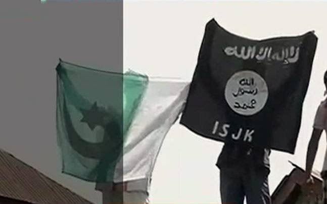 Tricolour burnt, Pakistan and ISIS flags hoisted in Srinagar