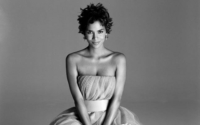 Birthday Special As Halle Berry Turns 49 Have A Look At 5 Iconic
