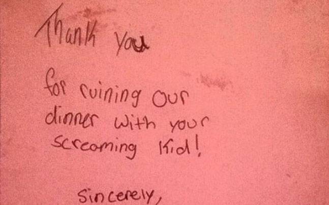 Mother of a toddler receives a rude note from fellow diner, gives an ...