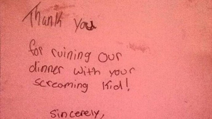 Mother of a toddler receives a rude note from fellow diner, gives an ...