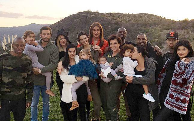 Kylie Jenner posts picture of her “blended family” on Thanksgiving
