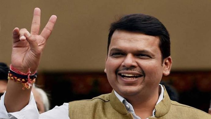 BMC polls: Fadnavis calls Uddhav Thackeray to discuss alliance, but party leaders continue to fight